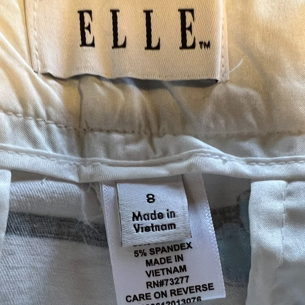 Elle White Floral Shorts  - Size 8 - Picture 4 of 5